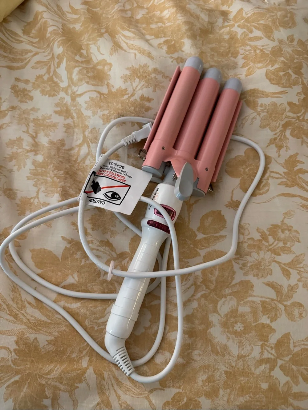 Triple Barrel Pink Hair Waver with White Handle - Salon Waves